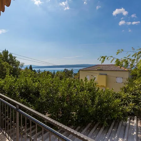 Domino R بيت ضيافة دْغاماي