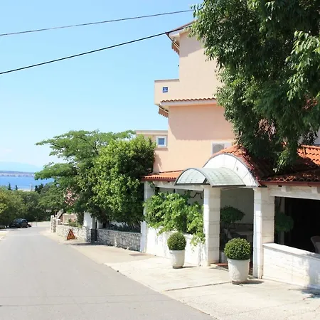 Domino R 3* دْغاماي